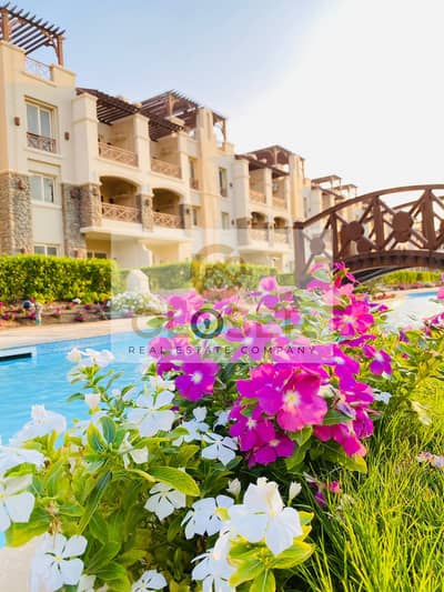 شقه للبيع 3غرف بحديقه خاصه بخصم 40% بمقدم 1,3K قسط ع8سنين بقريه بلوبلو Blue Blue عند طواحين الهواء