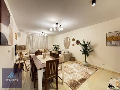 شقة في B11 بموقع استثنائي وإطلالة مفتوحة مباشرة على مول سيزون وشارع رئيسيFor Rent: Fully Furnished Apartment – Group 114 B11  A prime apartment in an
