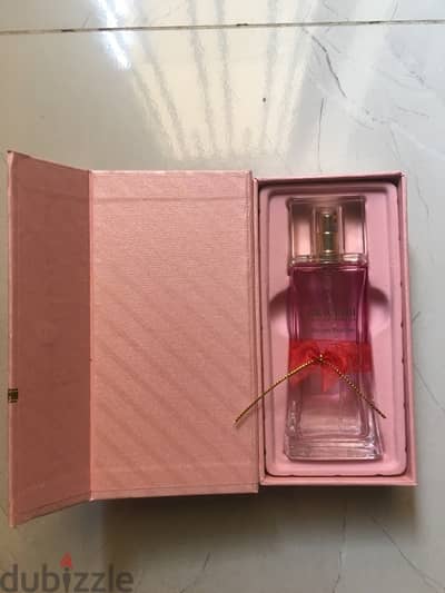 زجاجات عطور فارغة بالكرتونة