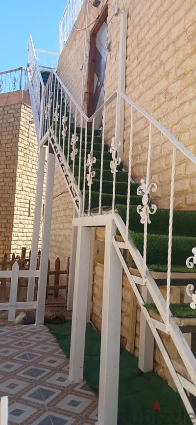 للايجار شاليه علوى بالروف باجمل شواطئ السخنه بقريه فينيسيا