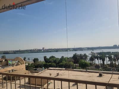 شقة علي كورنيش نيل المعادي مباشرة للبيع 365م متشطبة بالكامل 3 غرف و 3 حمام بالجاكوزي و السخانات