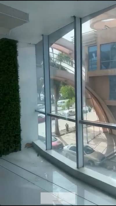 عيادة مميزة علي كورنيش النيل المعادي مول طبي مساحة كبيرة مركز اشعة معمل تحاليل مركز طبي