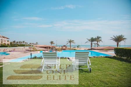 Chalet for sale, ready in a few months, with a 30% discount in Blue Blue Village, Ain Sokhna, on the sea.