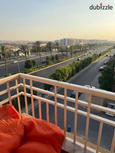 For sale: A great deal on a 116 sqm apartment in Madinaty, located in B11, the best residential area in Madinaty. Cash payment. Part of a complex of 114 apartments, ready for immediate occupancy.