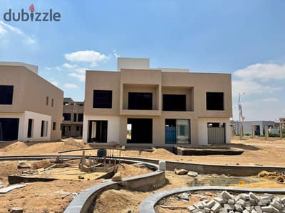 إي فيلا للبيع 200 متر استلام فوري ومعاينة على أرض الواقع في كمبوند روسيل Rosail Compound في مدينة المستقبل Mostakbal City بالقرب من مدينتي