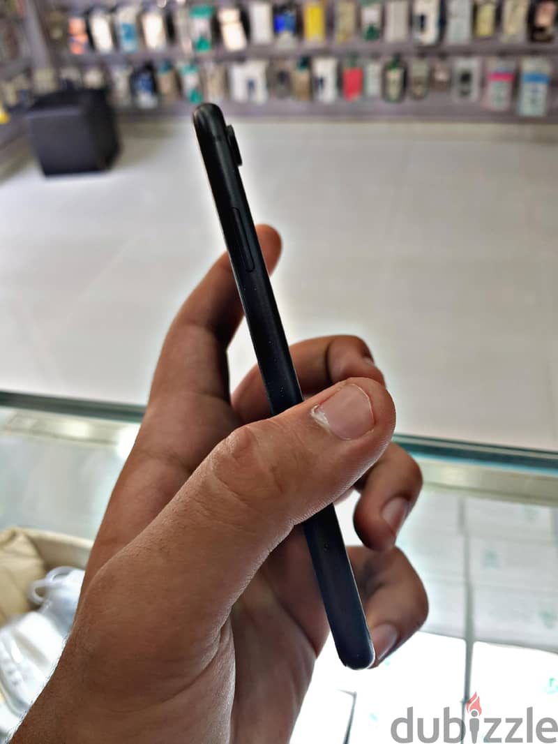 Apple - iPhone XR 1