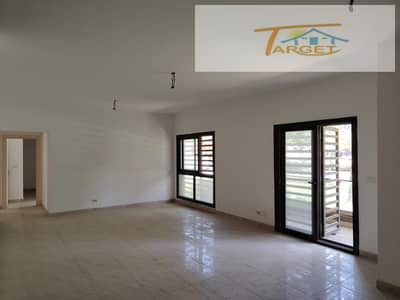 Apartment for sale in Madinaty, 173 square meters, ground floor, 3 bedrooms, 3 bathrooms, master bedroom, immediate occupancy, installments available,