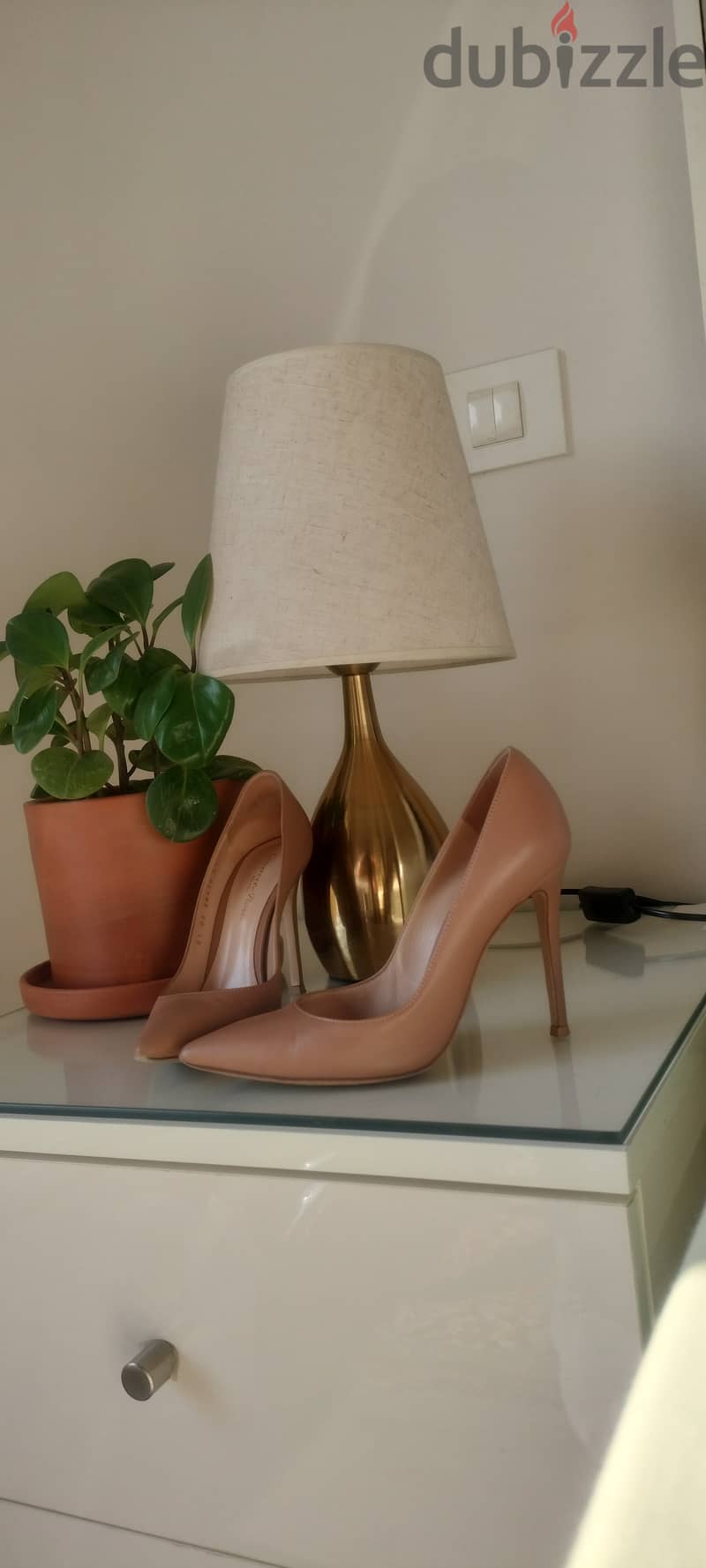 Gianvito Rossi size 37 12