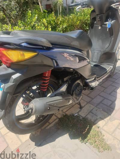 سكوتر sr 200 sym للبيع