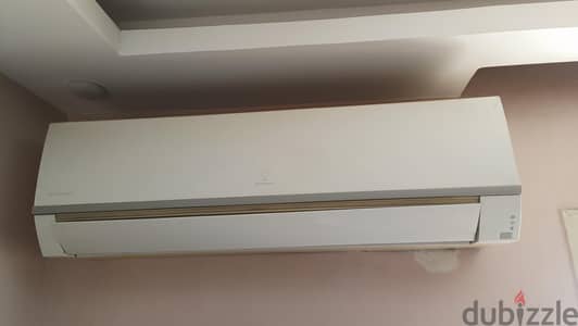 للبيع تكييف شارب 2 وربع  بارد ساخن