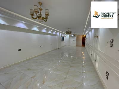 مقر اداري للايجار 200م شارع الثورة الدقي