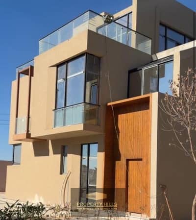 Townhouse bargain in SwanLake West at a bargain price next to Palm Hills and New Giza