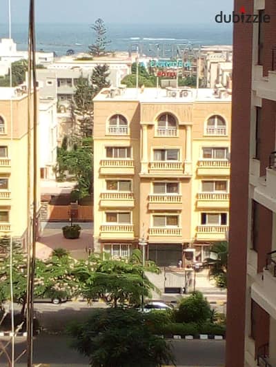 For those who desire luxury and elegance - for rent, a luxurious furnished apartment - 180 meters in a distinguished location in Al-Ma'wa Al-Shate' and has a sea view directly from the owner