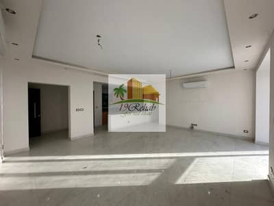 Apartment for Rent | Eastown      Ultra Super Lux - Fully Equipped    Compound: Eastown     Area: 187 sqm     3 Bedrooms     3 Bathrooms     Kitchen: