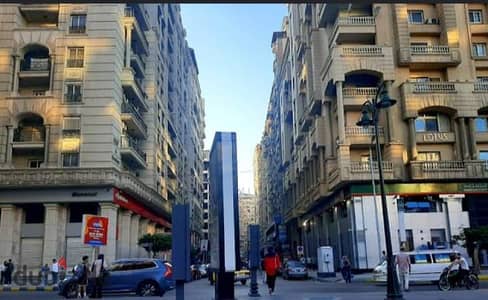محل للايجار 350م ب سموحه على شارع رئيسي وحيوي يصلح لجميع الانشطه التجاريه ماعدا مطعم
