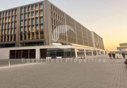محل تجاري 135م ريسيل تكملة اقساط اقل من سعر الماركت للبيع وان ناينتي التجمع الخامس
