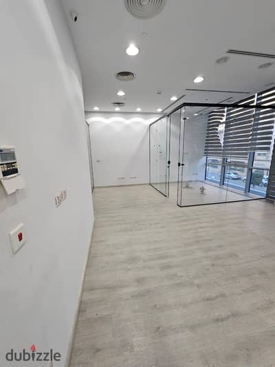 Office 115m for rent for companies in Levin Square Mall