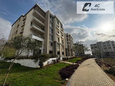 Apartment with a 5% down payment and a 10-year payment plan. Prime location in Hyde Park, Fifth Settlement, New Cairo.