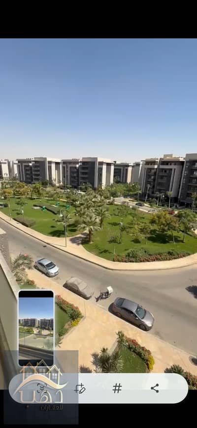 For sale in Madinaty, an 84m apartment in the best phases of Madinaty, privado, garden view and an open main street, special floor with excellent location, steps from the mosque and the market in Madinaty, New Cairo.