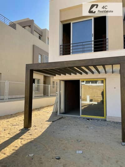 تاون هاوس استلام فوري 225 متر اقل السعر في الماركت في Palm hills new cairo علي اكبر تبة في المشروع
