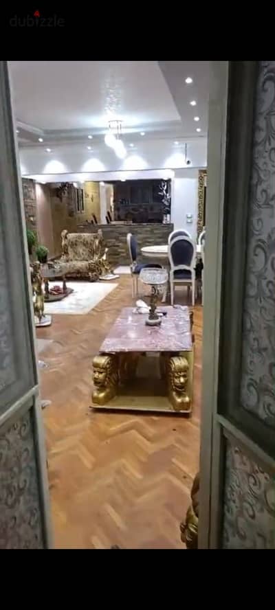 شقه فاخره للايجار الشهري ب سيدي بشر تاني نمره من البحر