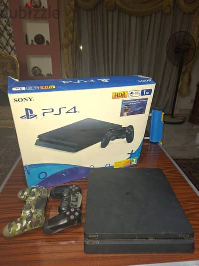 PS4 Slim 1T + 2 Original Controllers