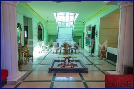 Villa with amazing finishing, huge area, available with a rooftop, swimming pool, and licensed park