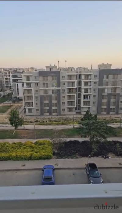 Apartment for sale in Dar Misr, Al-Andalus, New Cairo, super lux finished, in front of Hyde Park and directly on the Southern 90th, and a few minutes from the American University, 130m with a garden view