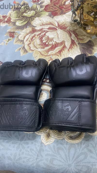 جلافز mma فينوم مستعمل بسعر لقطه لسرعه البيع