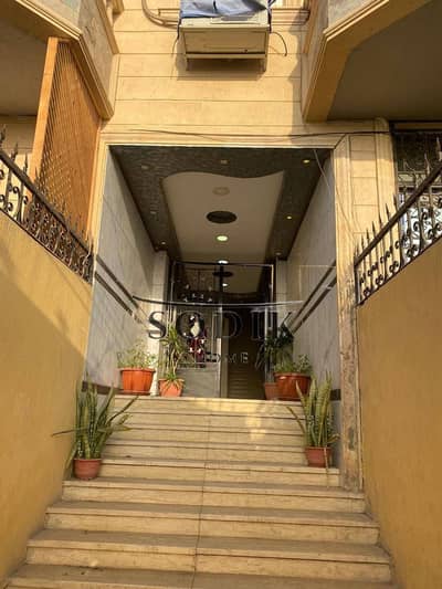 شقة للبيع 185 متر اول بلكونه  #الحي #الرابع#  قريبه من الخدمات وعلى خط 10     بجوار ميدان مصطفى  النحاس
