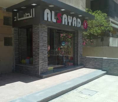 محل تجاري 200م للايجار3فاز سوبر لوكس بالمربع الذهبي من المالك مباشرة