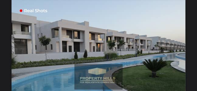 Receive immediately a villa in front of Beverly Hills in a prime location on Dashour link in Lake west