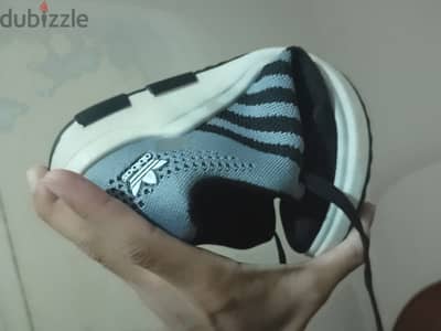 حذاء رياضى كوتشى جديد رجالى لم يستخدم نهائى  مقاس 40-41