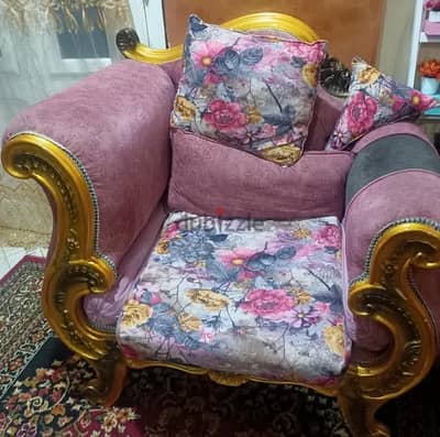كنبة مستعملة مقعدين لون روز/وردي للبيع
