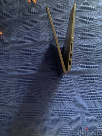لابتوب lenovo flex 5 تاتش ٣٦٠ حالة كسر زيرو معاه قلم و شاحن اصلي