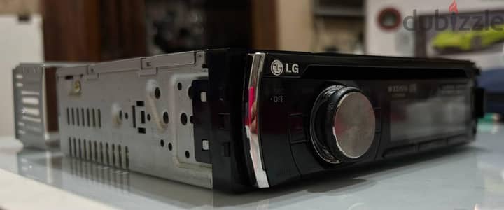 كاسيت سيارة نوعه LG حالته جيده جدا به مداخل auxو USB وCD