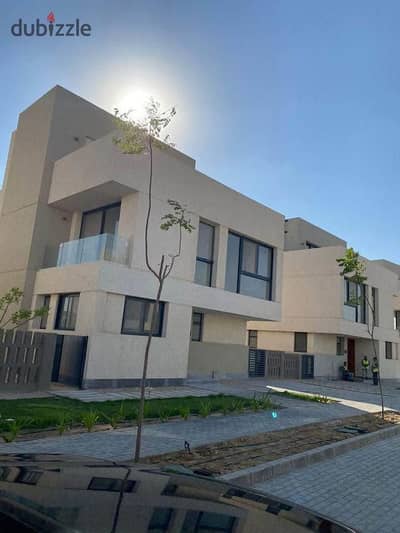 For quick sale: Ready-to-move finished townhouse in the heart of Shorouk, in Al Burouj Compound, opposite the World Medical Center.