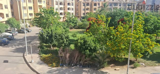 للايجار شقه تشطيب سوبرلوكس بحرى فيو جاردن بالمستثمرين الجنوبيه