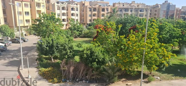 للايجار شقه تشطيب سوبرلوكس بحرى فيو جاردن بالمستثمرين الجنوبيه