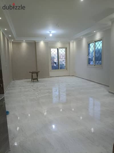 Apartment for rent in South Investors area, first occupancy, first floor, close to all services and transportation.