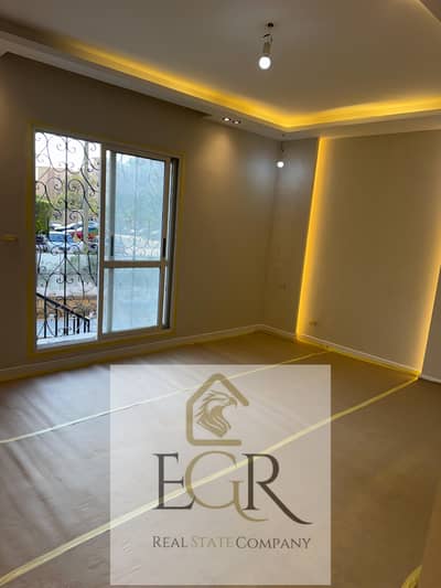 Apartment for rent, empty, Al-Rehab, without furniture, ground floor with a garden, in the best locations of Al-Rehab, next to the Eastern Market and the Martyr Pilot Mosque.
