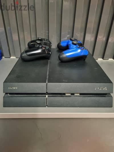 للبيع جهاز PlayStation 4 (PS4) سعة 1 تيرا بحالة ممتازة