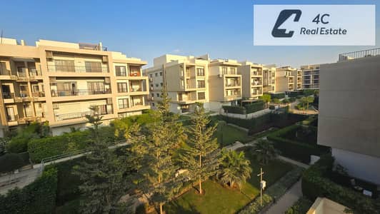 شقة بحري للبيع متشطبة بالكامل بالتكييفات والمطبخ   باقل من سعر السوق في المراسم فيفث سكوير | خطوات من الكلوب هاوس سعر مميز بعد التخفيض