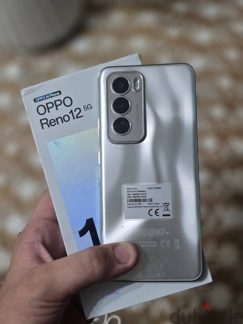 OPPO Reno12 3