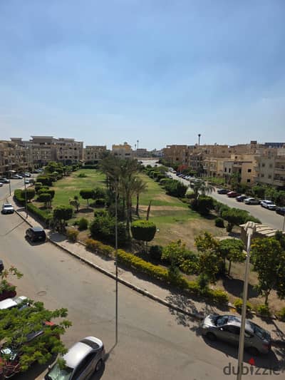 حصرى بفيلات البنفسج بالمطبخ على حديقة بالقرب من الرحاب
