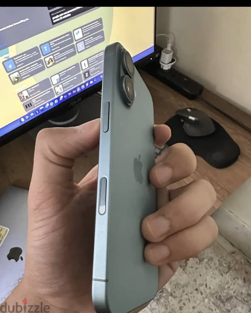 iPhone 16 Teal 3
