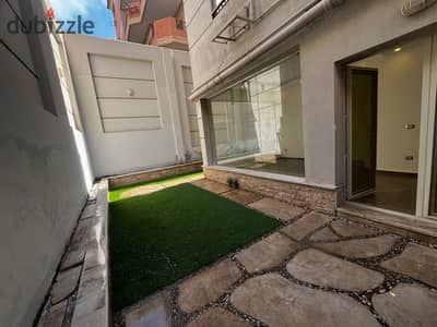 Exclusive apartment with a private entrance for villas south of the academy