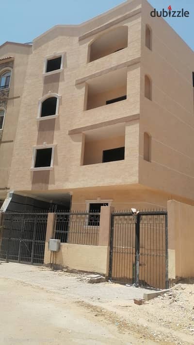 285م عماره كامله جاردنيا هايتس 2 ثلاثه نواصي علي حديقه كبيره واجهات متشطبه مكان للاسانسير