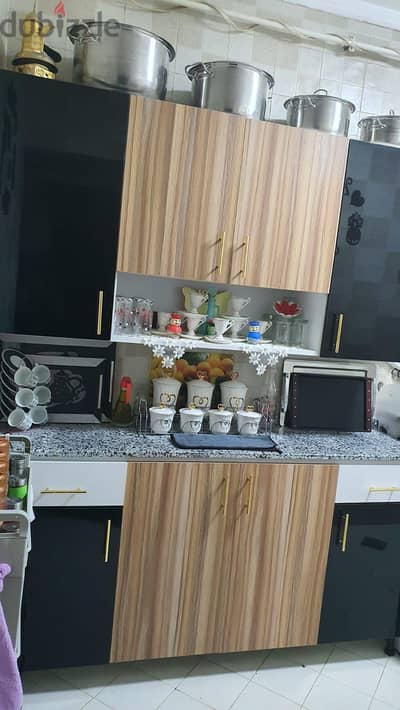 مطبخ لبيع قطعتين مع درف