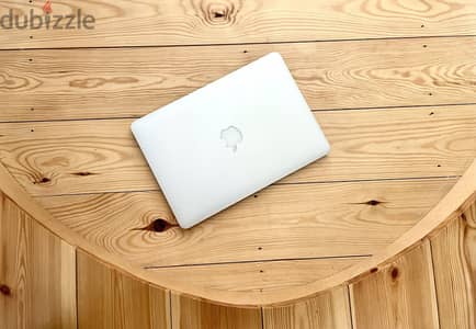 بنصف سعره كالجديد  ابل Apple Macbook Pro Core i5 استعمال بسيط جدا